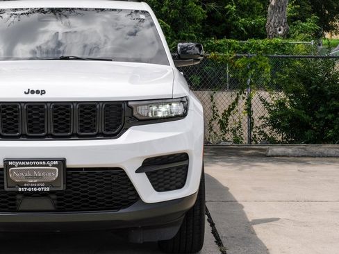 Used 2023 Jeep Grand Cherokee Altitude image 58