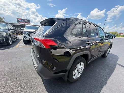 Used 2019 Toyota RAV4 XLE w/ Convenience Package AWD/4WD image 3