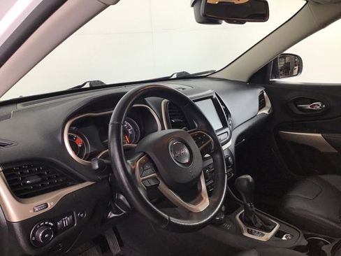 Used 2018 Jeep Cherokee Limited image 8