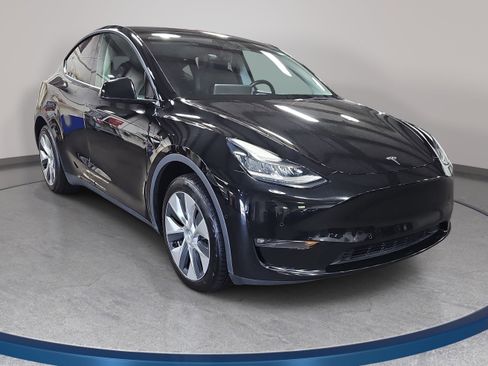 Used 2022 Tesla Model Y Long Range AWD/4WD image 3