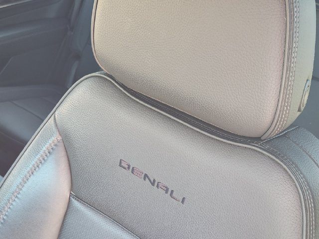 Used 2023 GMC Yukon Denali AWD/4WD image 15