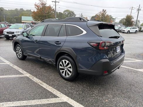 Used 2023 Subaru Outback Premium image 4