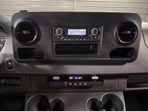 Used 2020 Mercedes-Benz Sprinter 2500 image 23