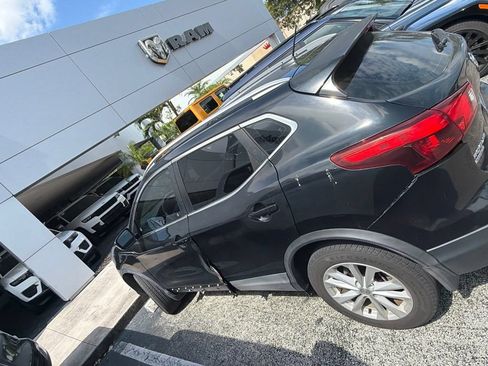 Used 2017 Nissan Rogue Sport SV AWD/4WD image 18