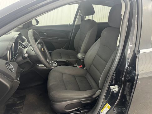 Used 2016 Chevrolet Cruze LT w/ Technology Package image 9