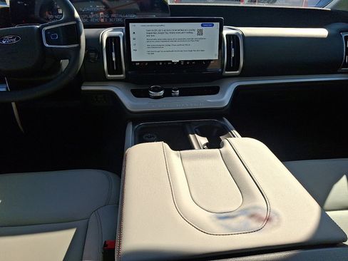 New 2025 Ford Expedition Active image 10