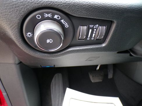 New 2026 Chrysler Pacifica Select image 16