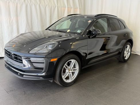 Certified 2023 Porsche Macan AWD/4WD image 1