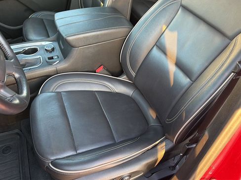 Used 2022 Chevrolet Traverse Premier w/ Redline Edition FWD image 32