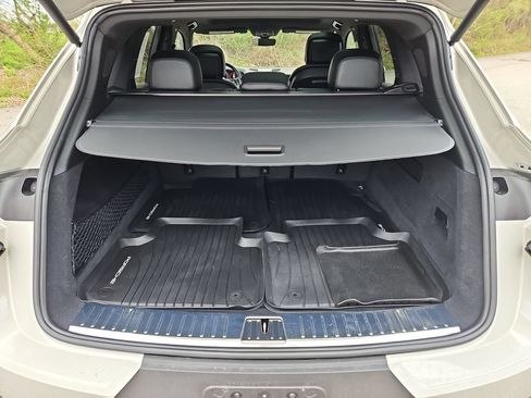 Certified 2024 Porsche Cayenne AWD/4WD image 42