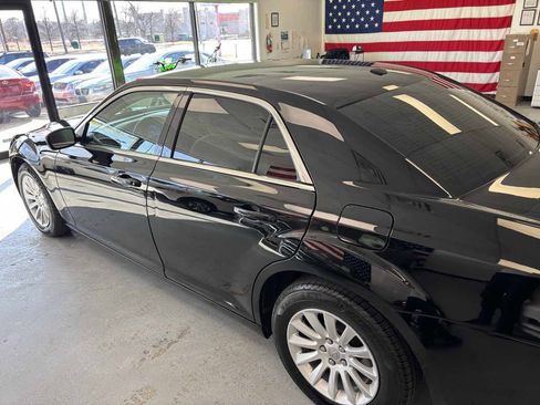 Used 2014 Chrysler 300 image 11