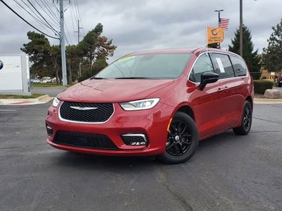 Certified 2024 Chrysler Pacifica Touring-L