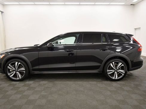 Used 2025 Volvo V60 B5 Cross Country Plus AWD/4WD image 4