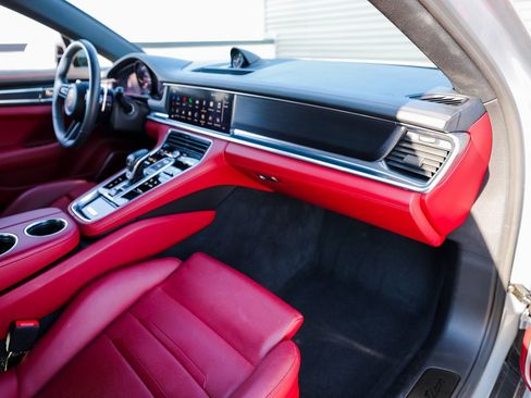 Certified 2023 Porsche Panamera Platinum Edition image 27