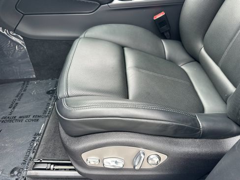 Certified 2026 Porsche Macan AWD/4WD image 14