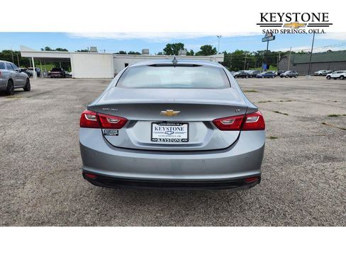 Used 2025 Chevrolet Malibu LT image 3