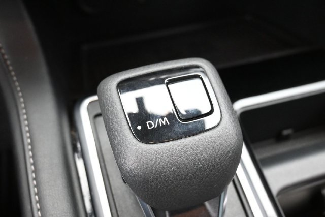 Used 2025 Nissan Pathfinder SL FWD image 23