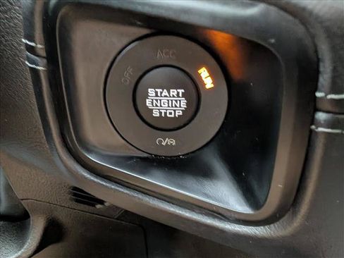 Used 2025 Jeep Wrangler Unlimited Sahara AWD/4WD image 33