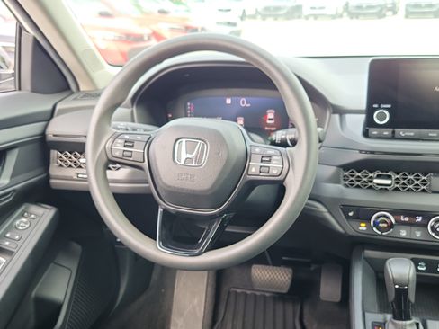 Used 2025 Honda Accord SE image 19