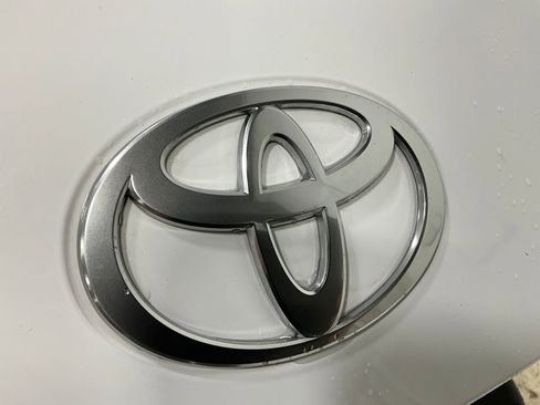 Used 2025 Toyota Camry SE FWD image 28