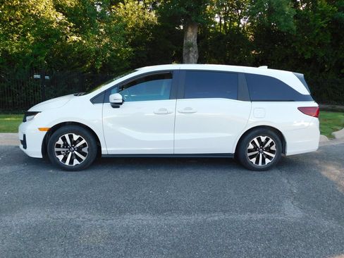 Certified 2025 Honda Odyssey EX-L image 2