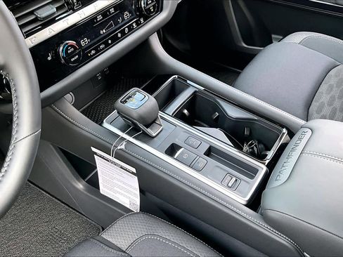 New 2026 Nissan Pathfinder SV image 7