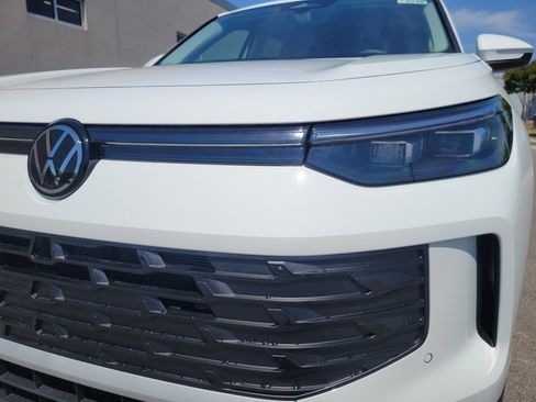 New 2026 Volkswagen Tiguan SE FWD image 26