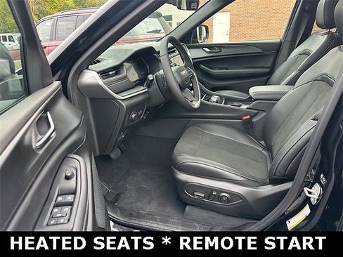 New 2025 Jeep Grand Cherokee Altitude image 4