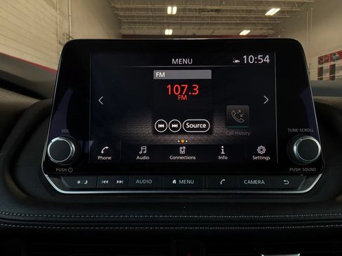 Used 2025 Nissan Rogue SV AWD/4WD image 33