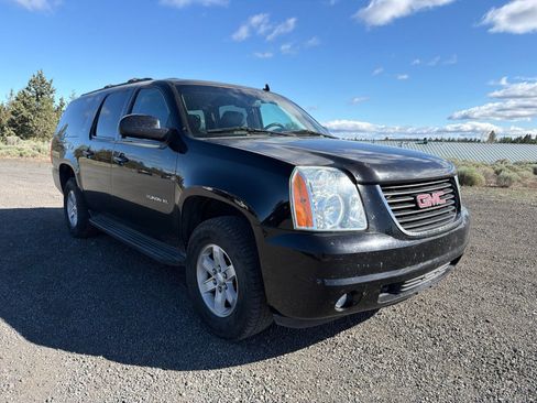 Used 2014 GMC Yukon XL SLT AWD/4WD image 1