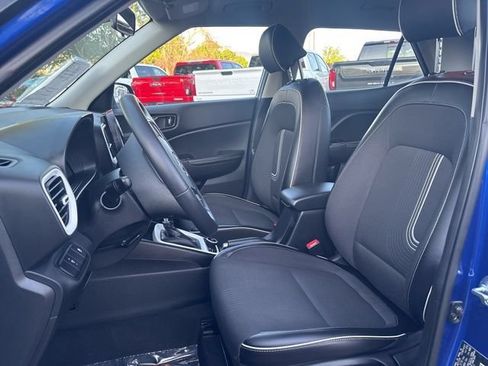 Used 2023 Hyundai Venue Limited w/ Cargo Package FWD image 11