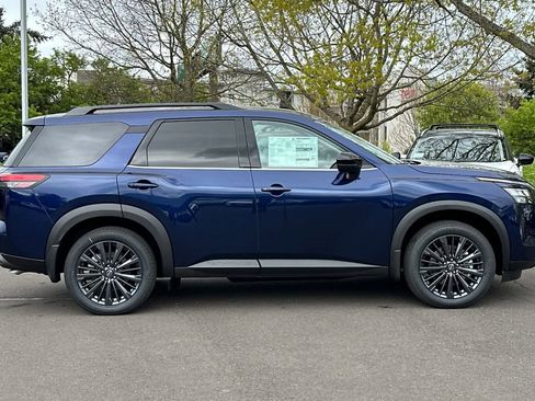 New 2026 Nissan Pathfinder SL image 8