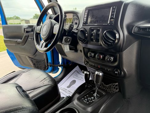 Used 2014 Jeep Wrangler Unlimited Sahara w/ Dual Top Group image 31