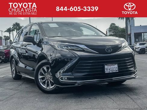 Certified 2023 Toyota Sienna XLE FWD image 1