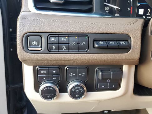 Used 2021 GMC Yukon XL Denali w/ Denali Ultimate Package AWD/4WD image 29