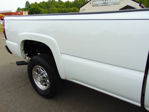 Used 2005 Chevrolet Silverado 2500 LS w/ Heavy-Duty Power Package RWD image 49