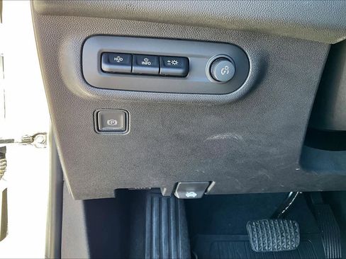 Used 2024 GMC Terrain AT4 w/ Infotainment Package II image 31