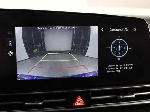 Certified 2025 Hyundai Elantra SEL image 28