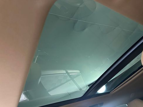 Used 2023 Land Rover Range Rover SE image 13