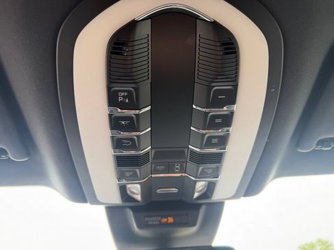 Used 2022 Porsche Macan S AWD/4WD image 20