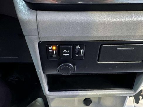 Used 2018 Toyota Sienna image 18