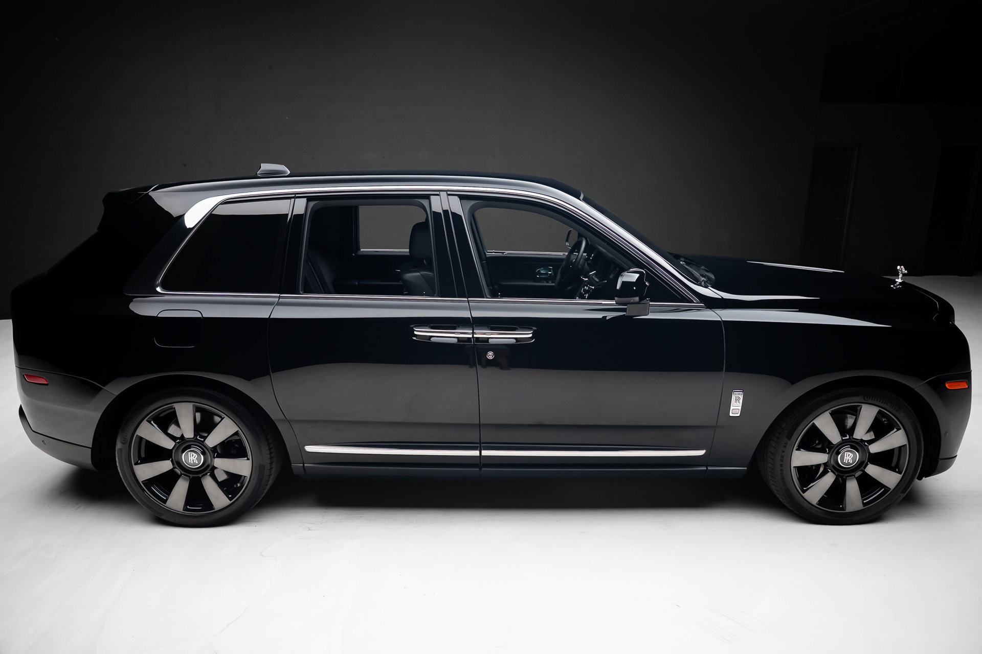 Used 2022 Rolls-Royce Cullinan w/ Technology Package AWD/4WD image 35