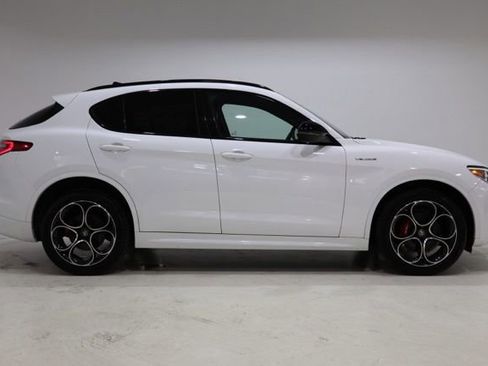 Used 2023 Alfa Romeo Stelvio Veloce AWD/4WD image 7