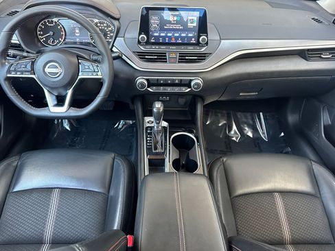 Used 2024 Nissan Altima 2.5 SR FWD image 15