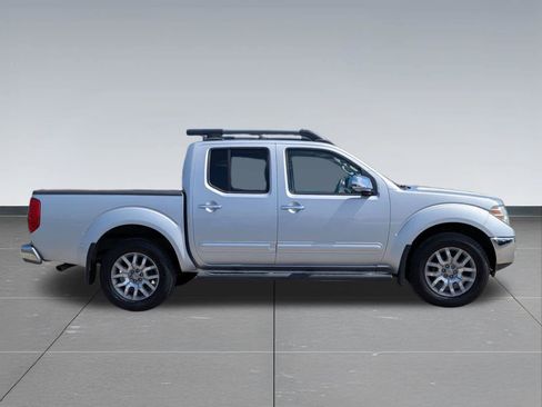 Used 2012 Nissan Frontier SL w/ Moonroof Pkg AWD/4WD image 6