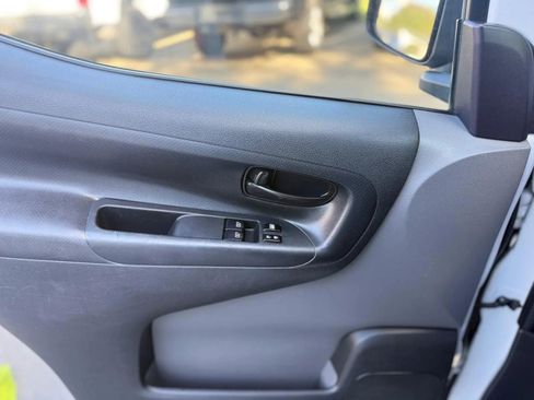 Used 2017 Nissan NV200 SV FWD image 18