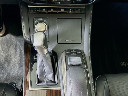 Used 2016 Lexus ES 300h image 25