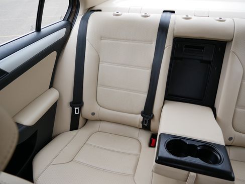 Used 2013 Volkswagen Jetta SE image 12