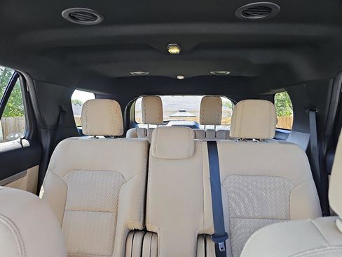 Used 2017 Ford Explorer Base FWD image 19