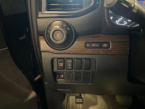 Used 2021 Nissan Titan Platinum Reserve w/ Moonroof Package image 15